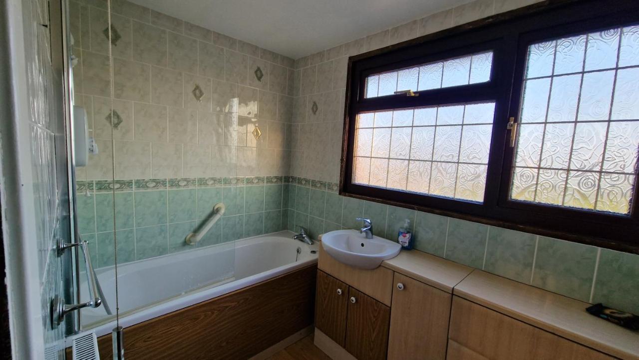 Shergold House Swindon Extérieur photo